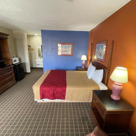 Knights Inn & Suites Emporia Ngoại thất bức ảnh