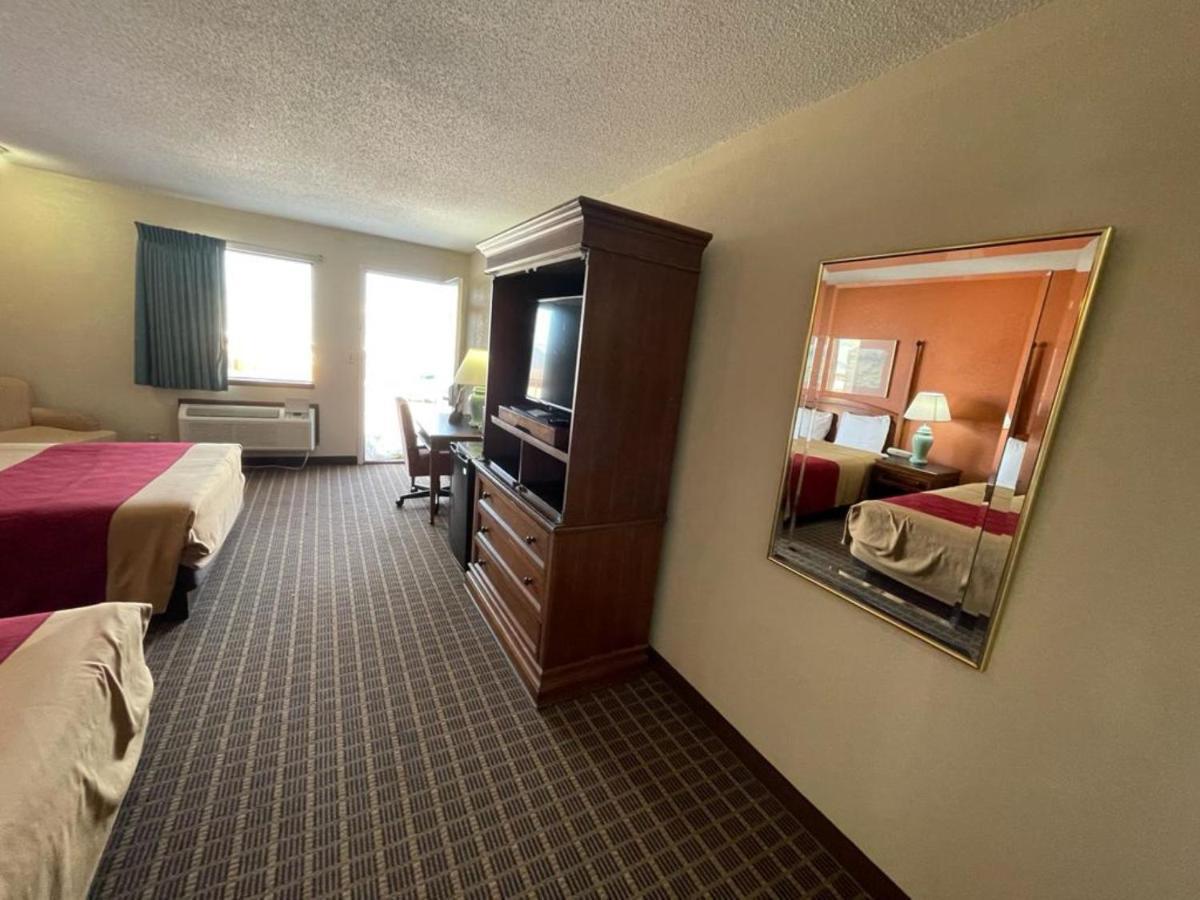 Knights Inn & Suites Emporia Ngoại thất bức ảnh