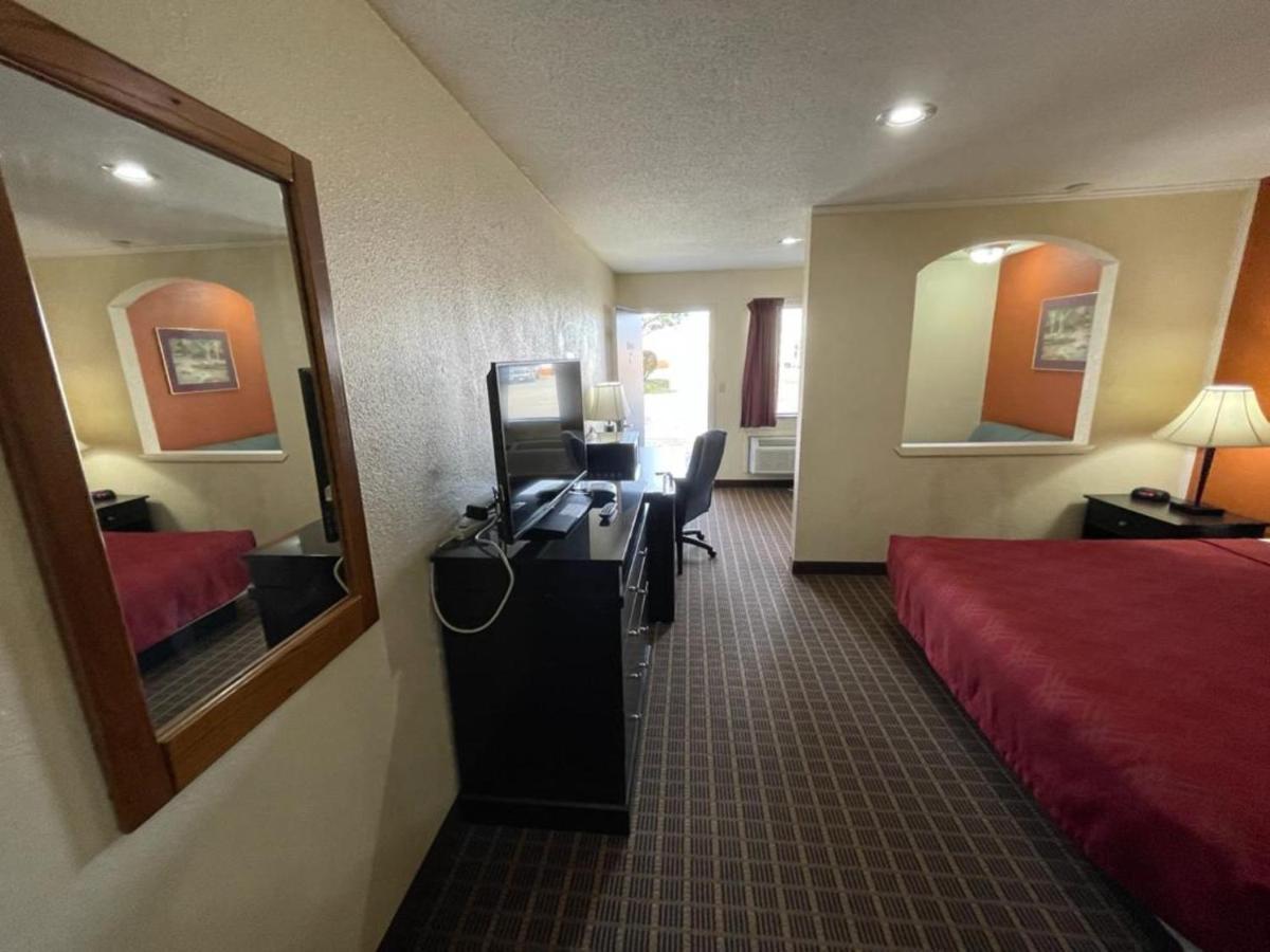 Knights Inn & Suites Emporia Ngoại thất bức ảnh