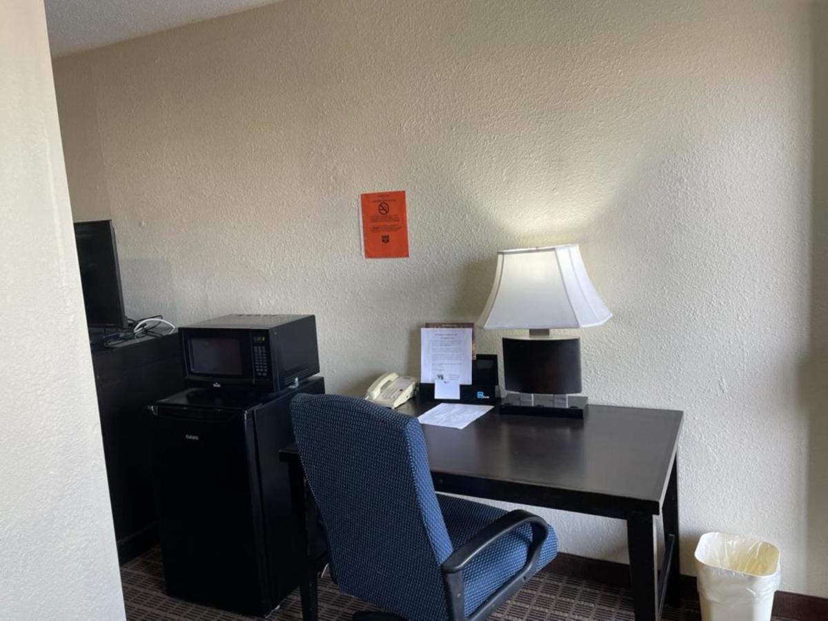 Knights Inn & Suites Emporia Ngoại thất bức ảnh