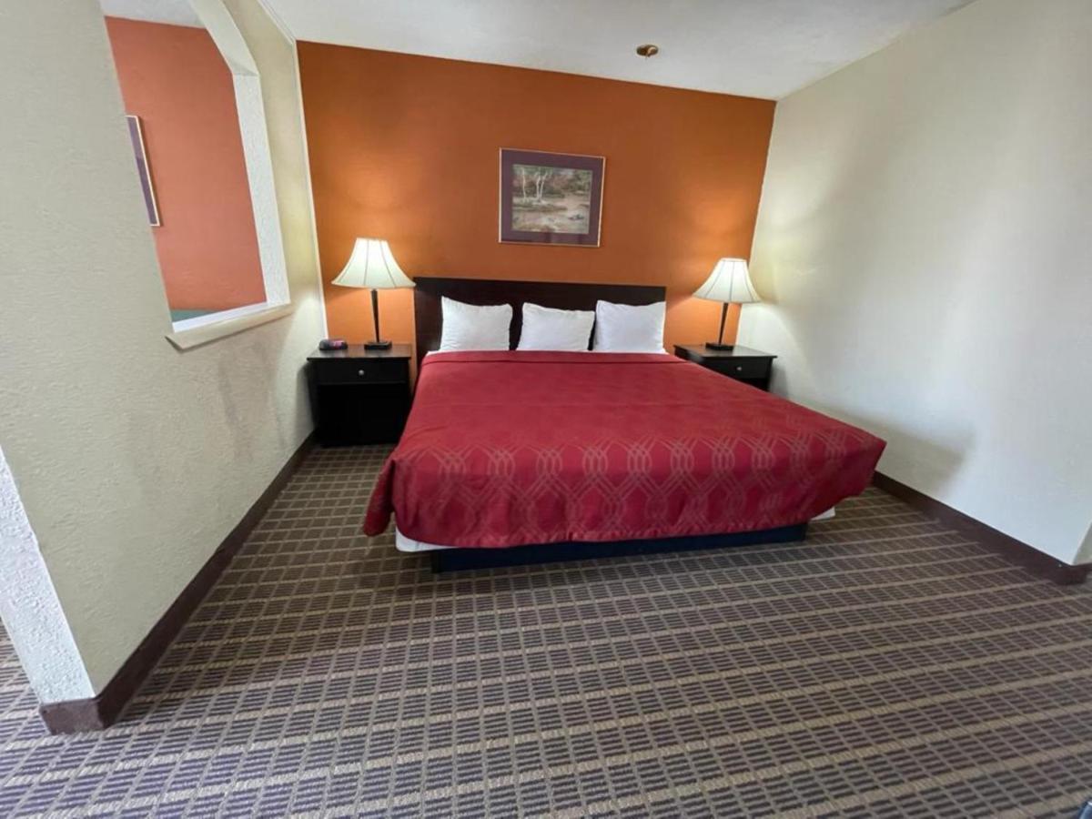 Knights Inn & Suites Emporia Ngoại thất bức ảnh