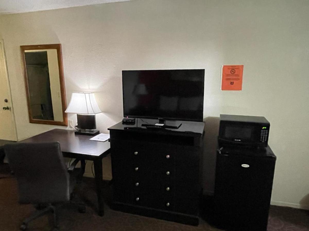 Knights Inn & Suites Emporia Ngoại thất bức ảnh