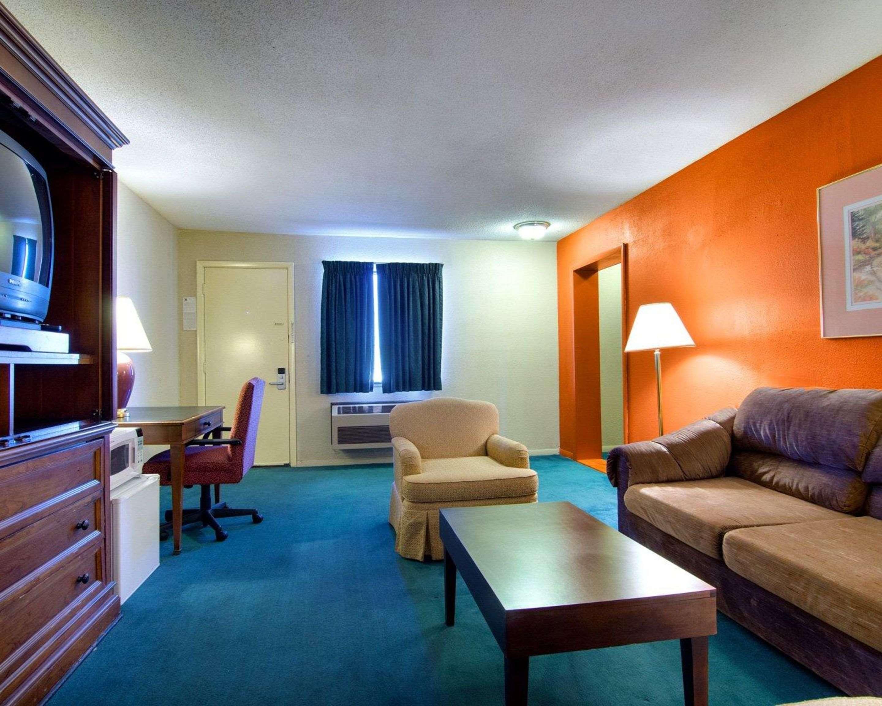 Knights Inn & Suites Emporia Ngoại thất bức ảnh