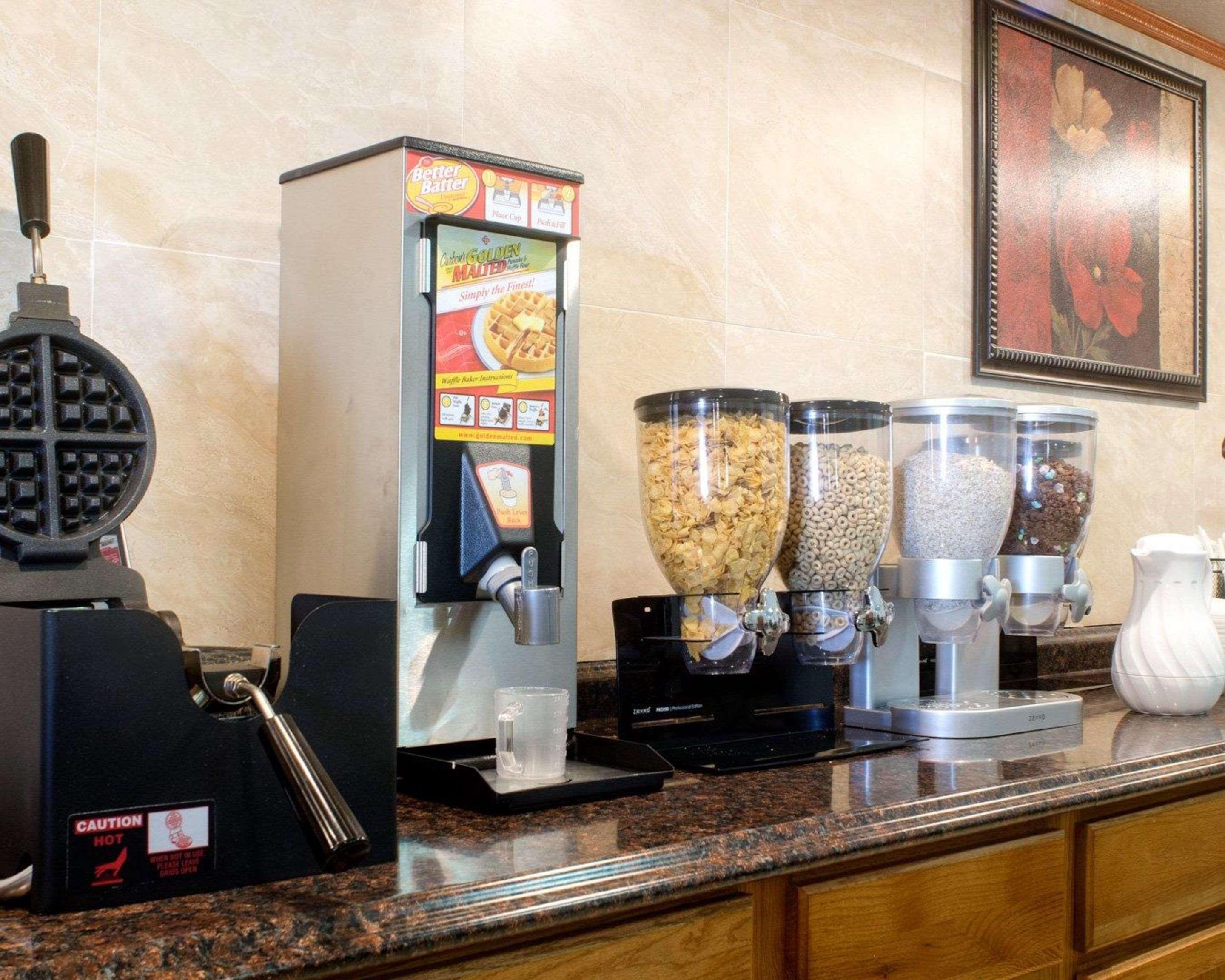 Knights Inn & Suites Emporia Ngoại thất bức ảnh