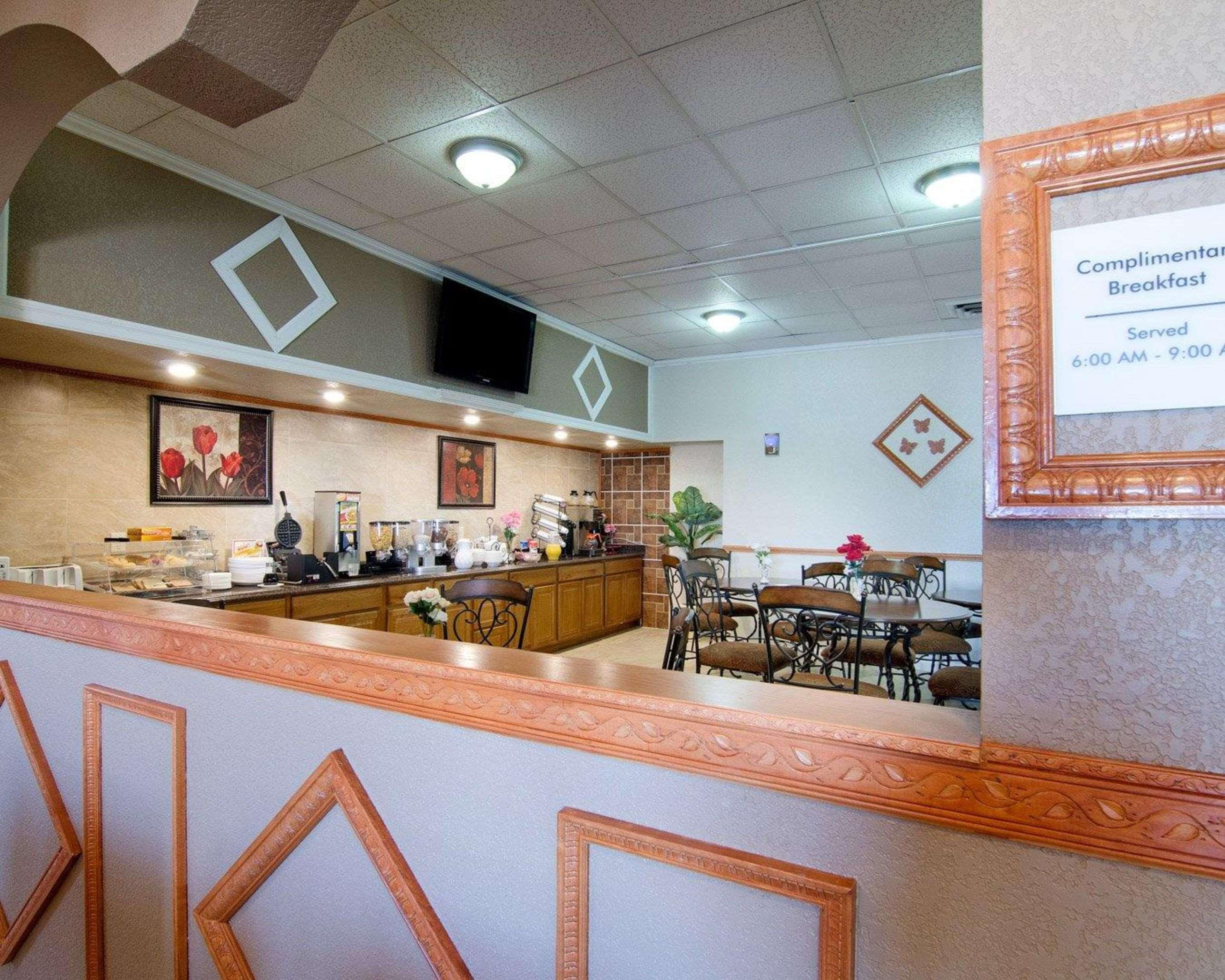 Knights Inn & Suites Emporia Ngoại thất bức ảnh