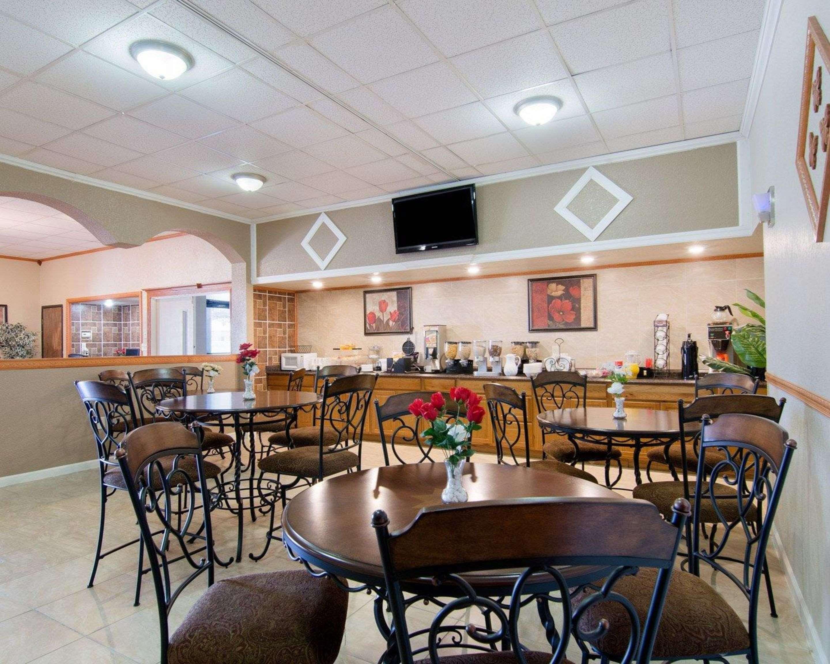 Knights Inn & Suites Emporia Ngoại thất bức ảnh
